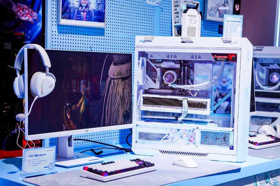 ROG游戏展台引爆BW2025 初音未来联名主板登场