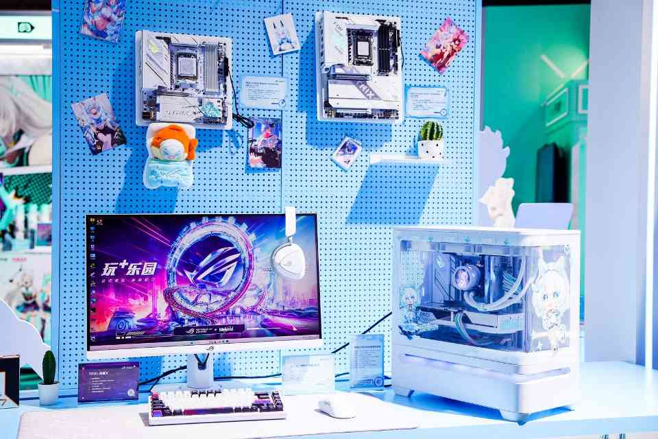 ROG游戏展台引爆BW2025 初音未来联名主板登场
