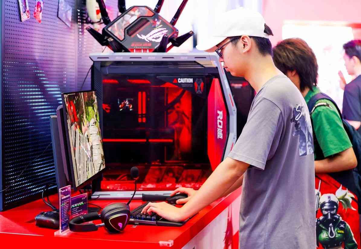 ROG玩+乐园IP联动引爆二次元狂潮 高颜值电竞装备畅玩新体验