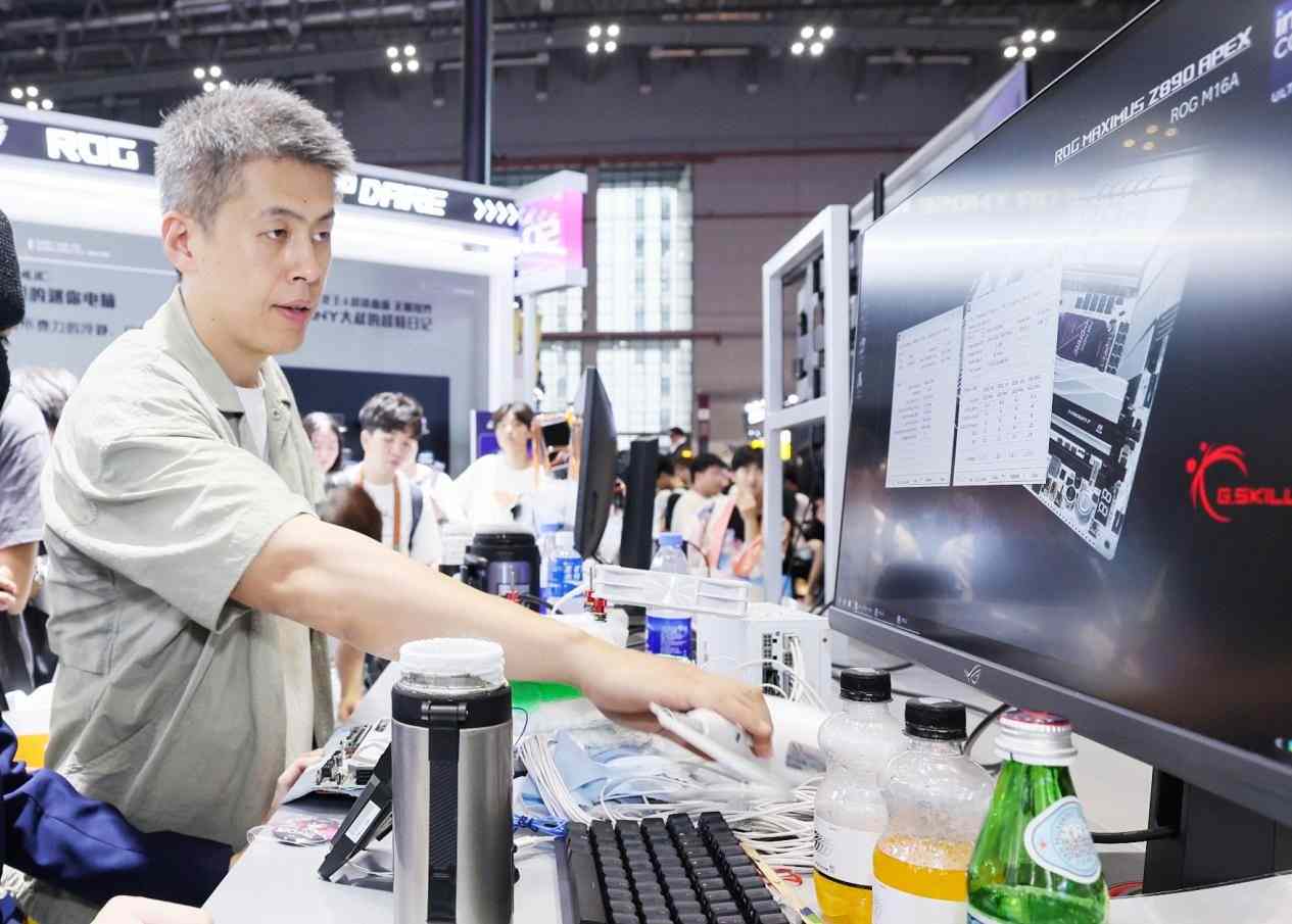 ROG玩+乐园IP联动引爆二次元狂潮 高颜值电竞装备畅玩新体验