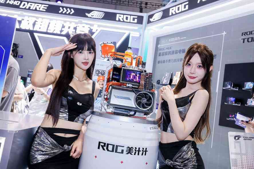 ROG玩+乐园IP联动引爆二次元狂潮 高颜值电竞装备畅玩新体验