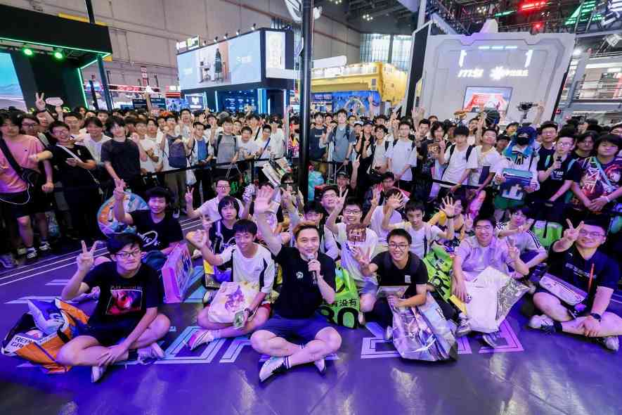 ROG玩+乐园IP联动引爆二次元狂潮 高颜值电竞装备畅玩新体验