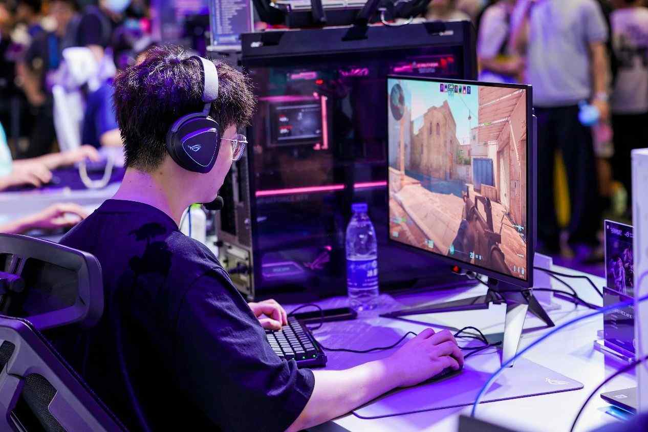ROG玩+乐园IP联动引爆二次元狂潮 高颜值电竞装备畅玩新体验