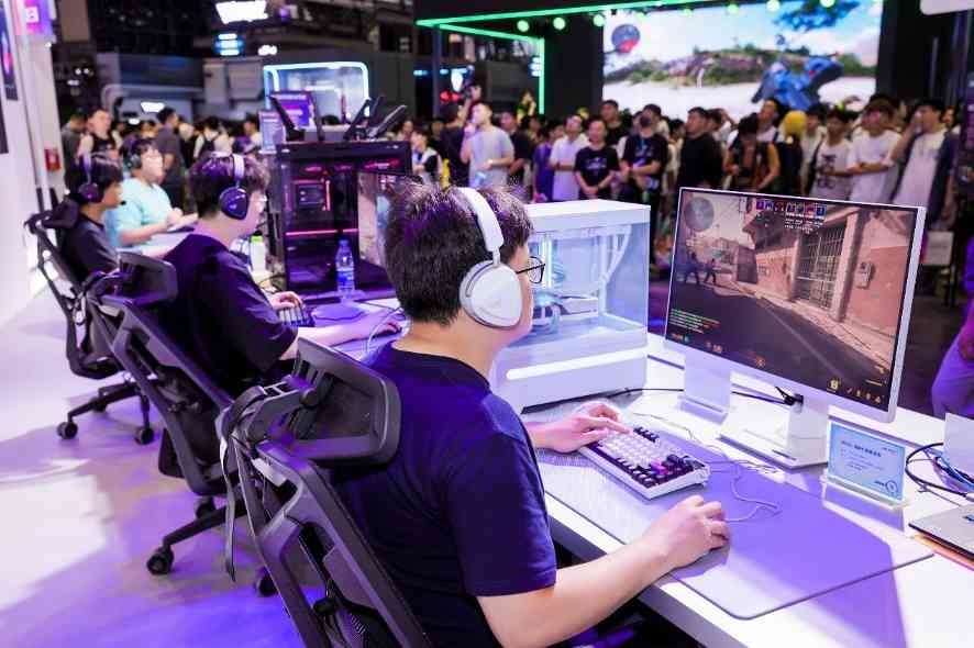 ROG玩+乐园IP联动引爆二次元狂潮 高颜值电竞装备畅玩新体验