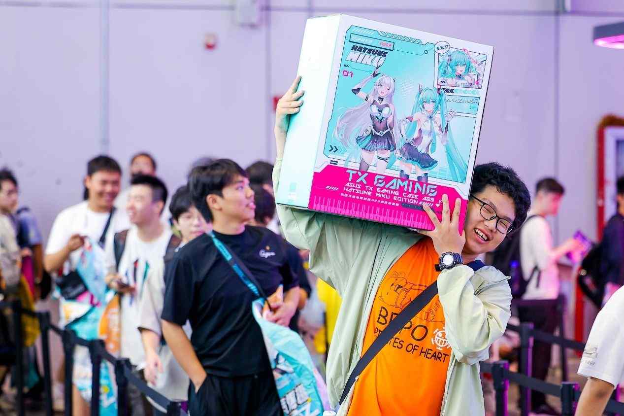 ROG玩+乐园IP联动引爆二次元狂潮 高颜值电竞装备畅玩新体验