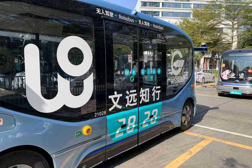 自动驾驶出租车之战：愿景与实绩的终极较量